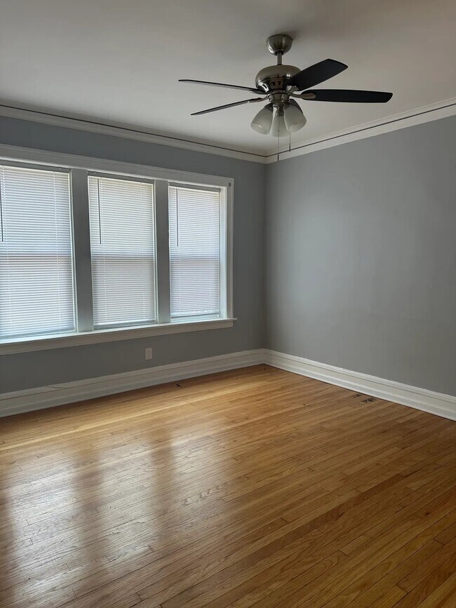 Foto del edificio - 2416 N Kilbourn Ave