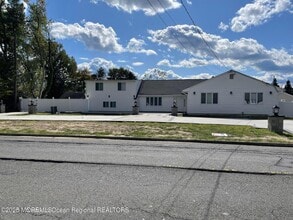 Building Photo - 404 Deal Rd