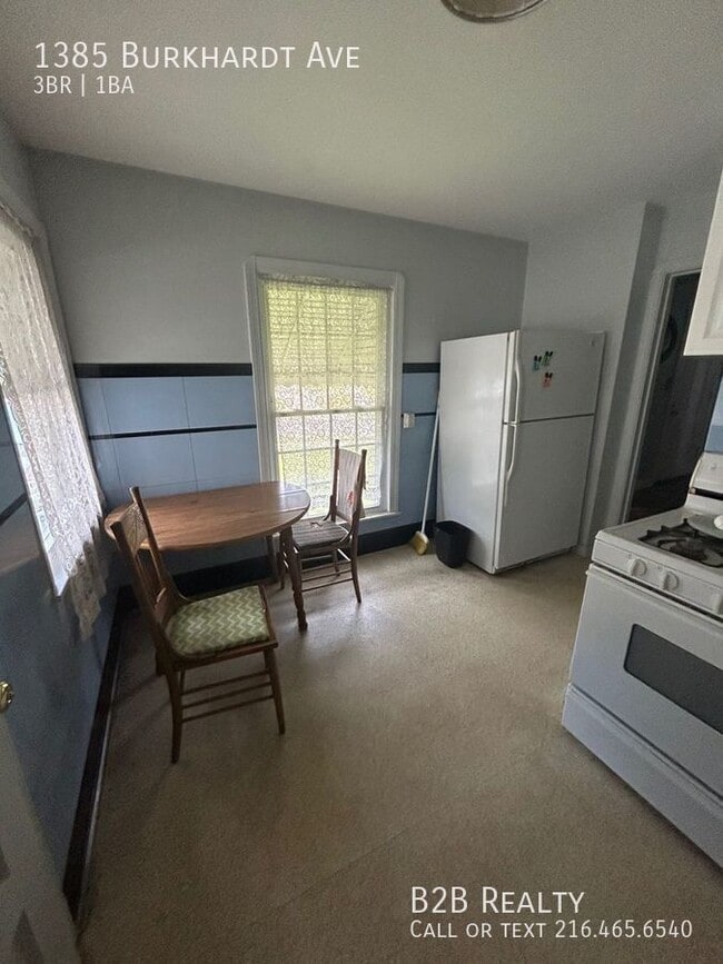 Building Photo - 1385 Burkhardt Ave