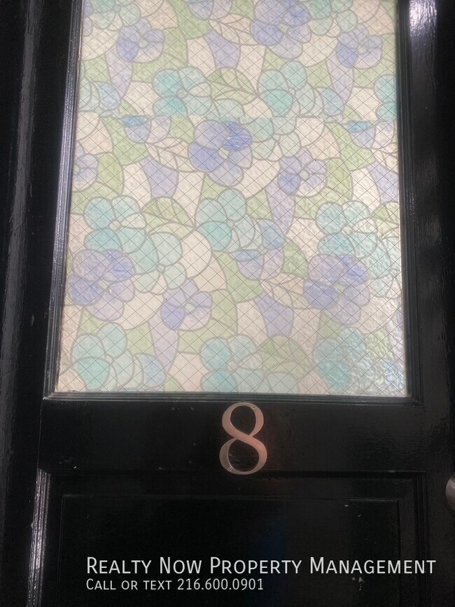 Foto del edificio - 11871 Lake Ave