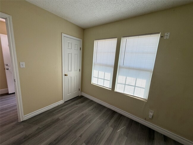 Foto del edificio - 2501 Maple St