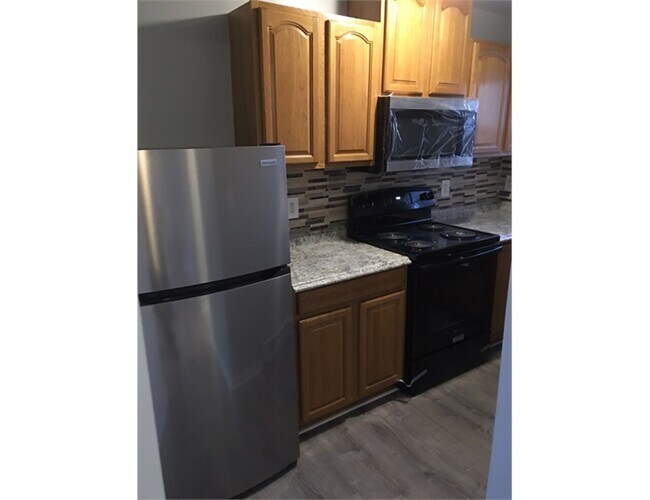 Building Photo - 807 Stoll Street Unit 1