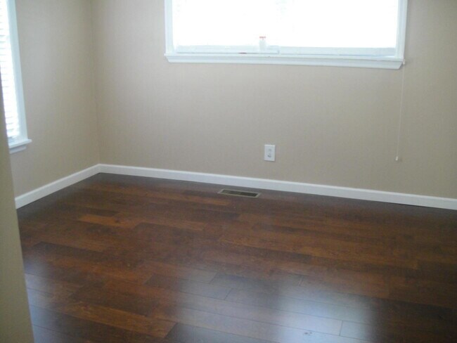 Foto del edificio - 117 N Midway Dr