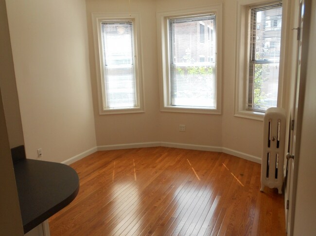 Foto del edificio - 36 Edgerly Rd
