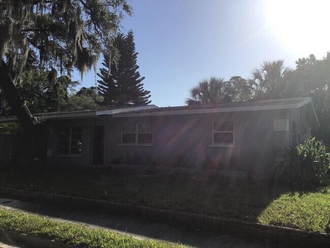 Building Photo - 2838 Maple Ave