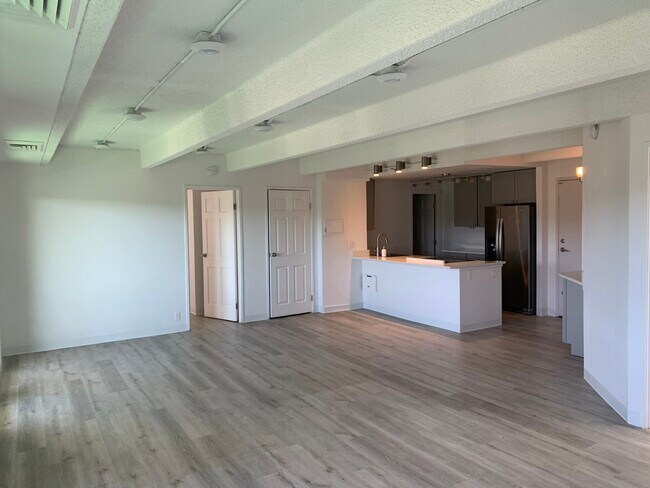 Building Photo - 415 S Howes St