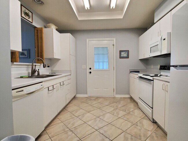 Building Photo - One-Level Furnished Beach Home - Hilton Head