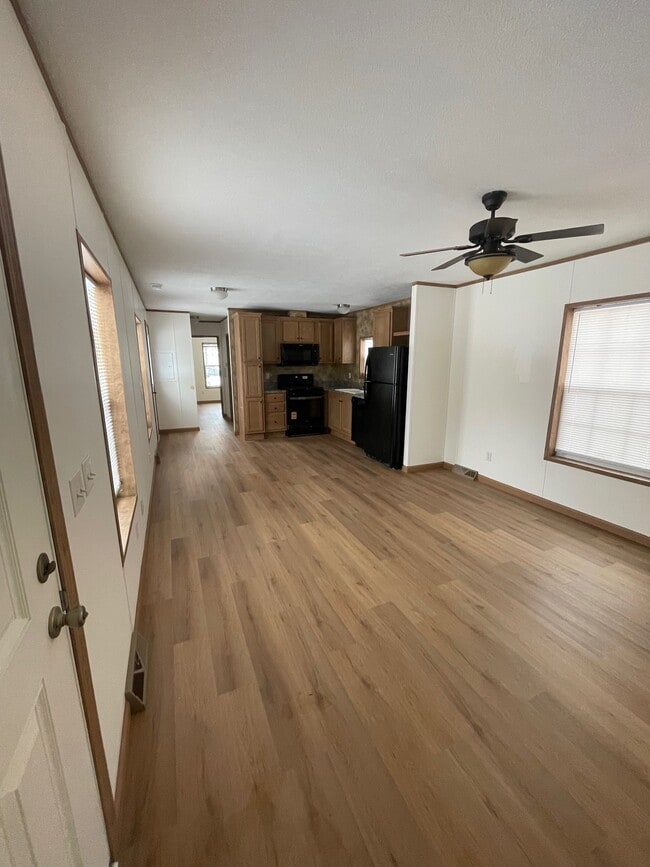 Building Photo - 25 John Ln