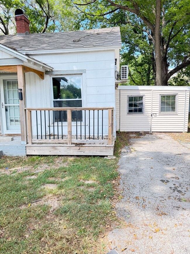 Building Photo - 1507 W Webster St