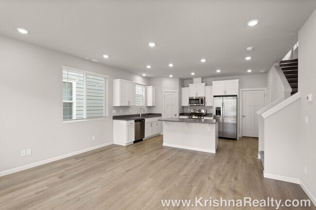 Foto del edificio - *NEW Construction* Stunning 3BD, 2.5 BA* S...
