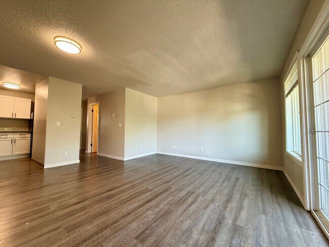 Photo - 1004 S Cloverdale St (Seattle, WA) Apartment