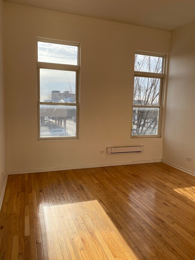Building Photo - 2712 W North Ave