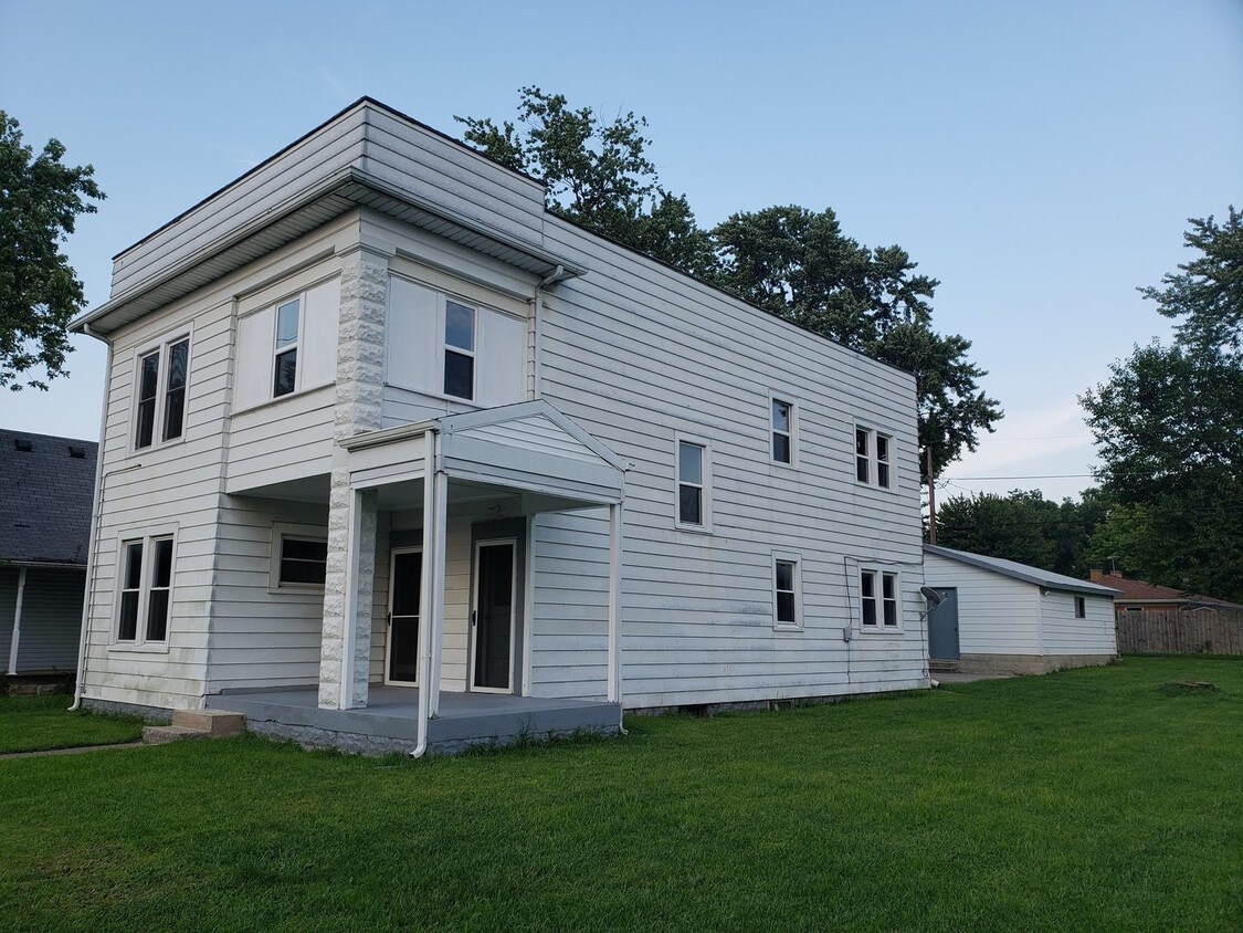 Primary Photo - 3149 South Holt Road