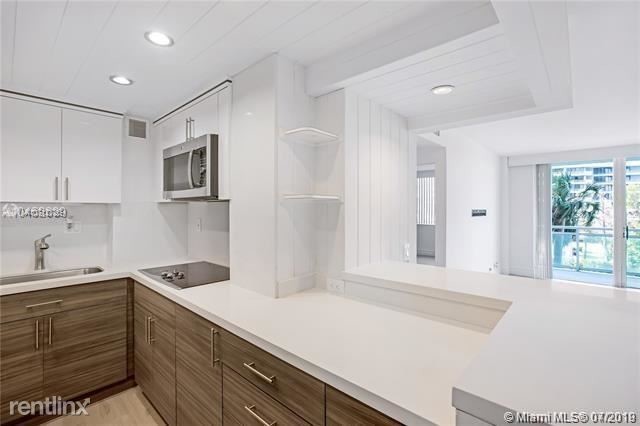 Building Photo - 1 br, 1 bath  - Bay Park Towers Condo