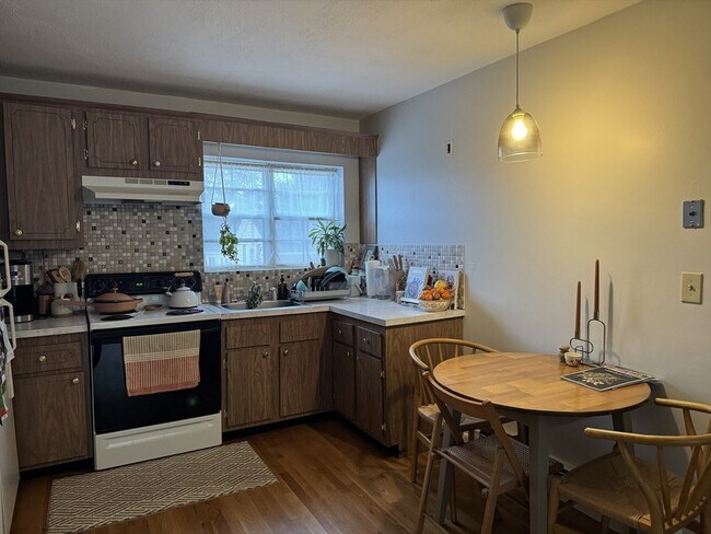 Foto del edificio - 8 Robinwood Ave