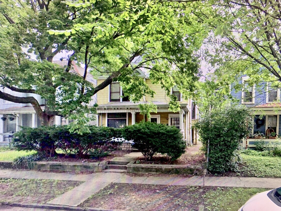 Foto principal - 1230 Highland St