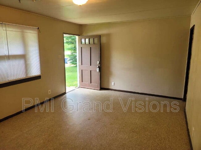 Building Photo - 1023 S Silas St