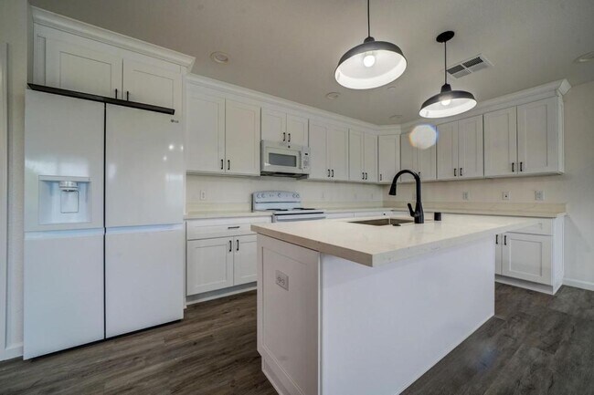 Foto del edificio - 2325 Blake Ln