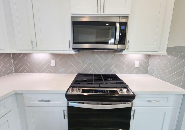 Foto del edificio - 2615 Huntington Creek Ln