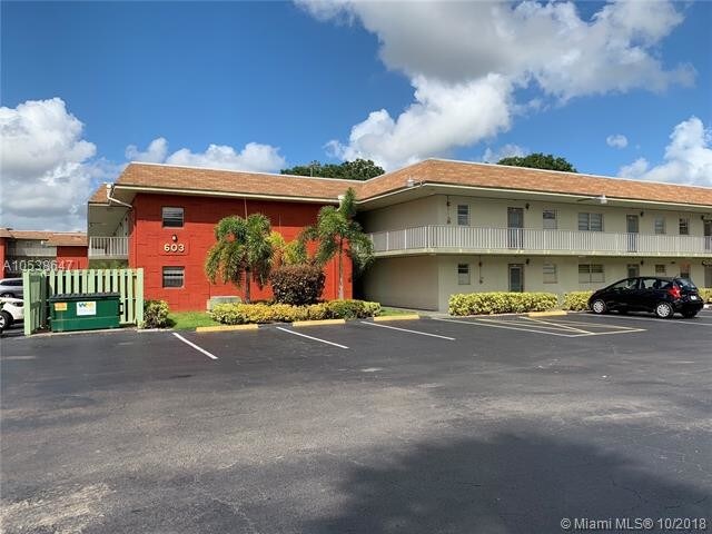 Foto del edificio - 603 South State Road 7