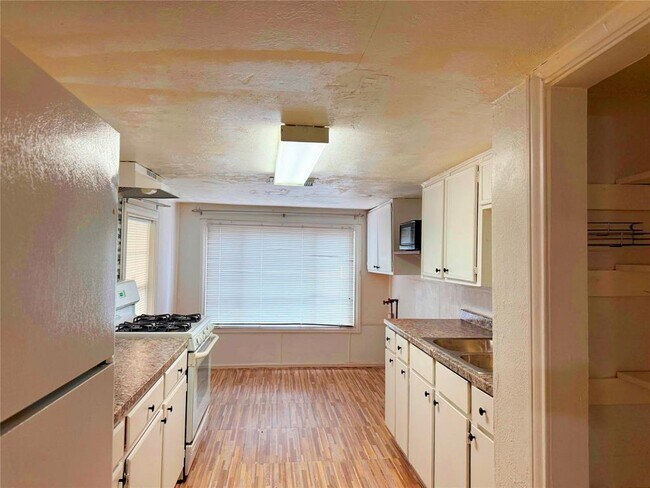 Foto del edificio - 723-727 W 27th St