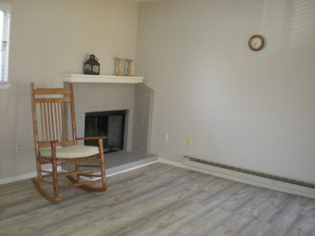 Building Photo - 1024 E Swallow Rd