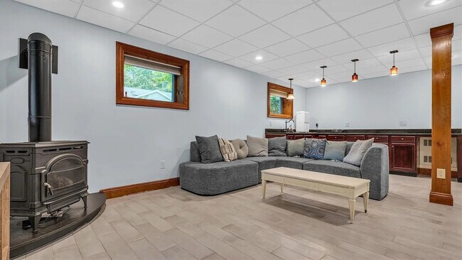 Foto del edificio - 21 Hemlock Point Rd