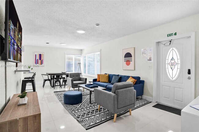 Foto del edificio - 6452 Custer St