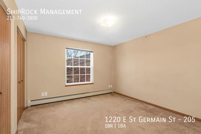 Foto del edificio - 1220 E St Germain St