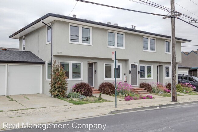 Foto del edificio - 1021-1027 Washington Ave