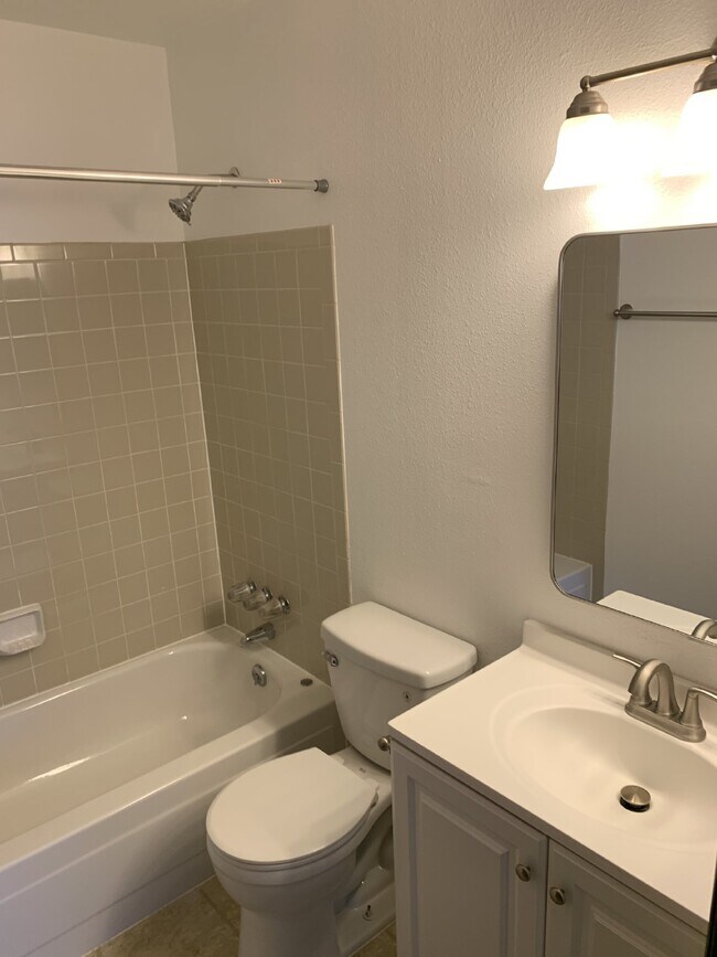 Building Photo - 2 Bdrm/2Bath with 2 Car Garage
