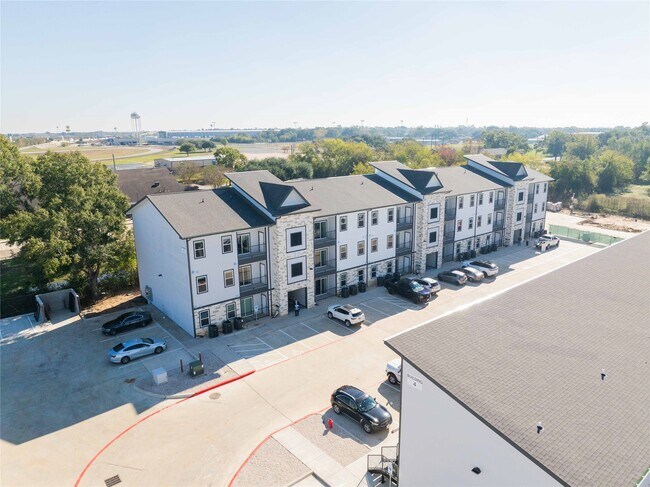 Building Photo - 2101 Reinke Rd