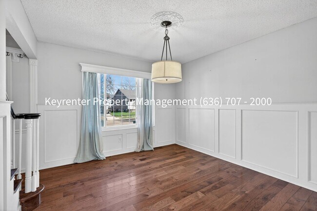 Foto del edificio - Spacious 4BR Home with Finished Basement in St. Peters