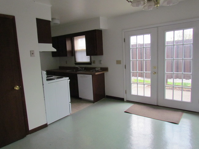 Foto del edificio - Cedarwood Apartments
