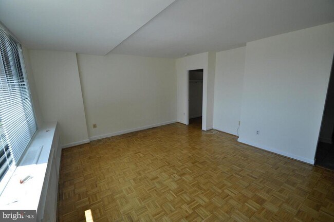 Foto del edificio - 1011 Arlington Blvd