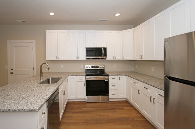 Building Photo - 841 W Burnham St