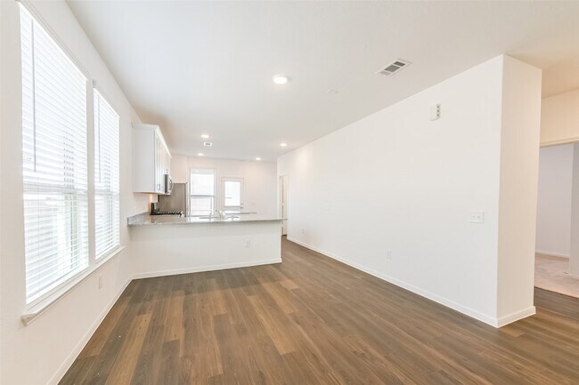 Building Photo - 14483 Cedar Ledge Ln
