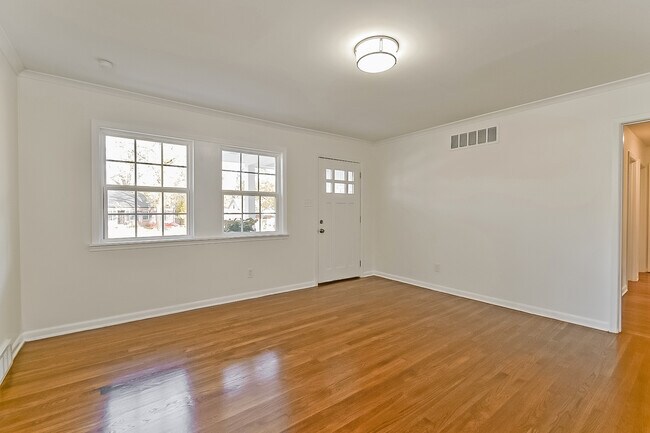 Building Photo - 505 Eastbourne Pl