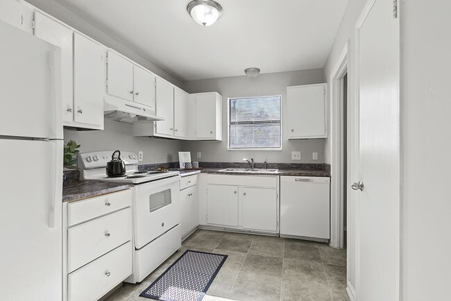 Building Photo - The Element at 4411