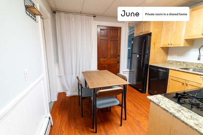 Foto del edificio - Room in Shared 3 bed/1 bath home