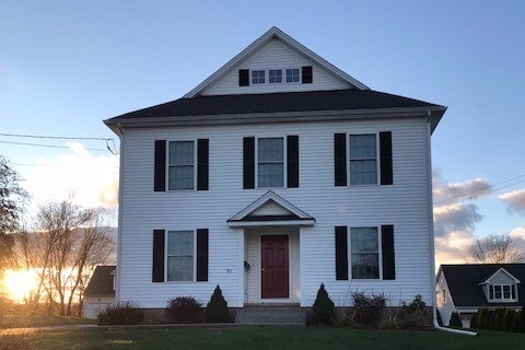 Primary Photo - 331 Farm Hill Rd