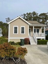 Building Photo - 605 Viccars Ln