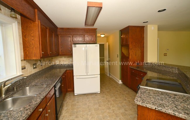 Building Photo - 1072 Briarcliff Rd