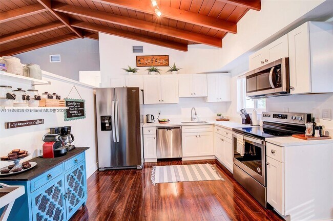 Foto del edificio - 2190 NE 169th St