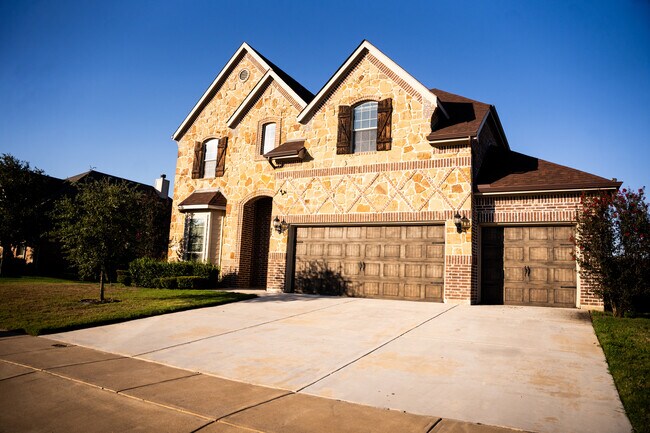 Building Photo - 108 Lone Oak Dr