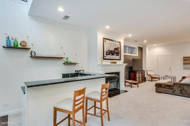Building Photo - 1 br, 2 bath Condo - 3509 N Fremont St