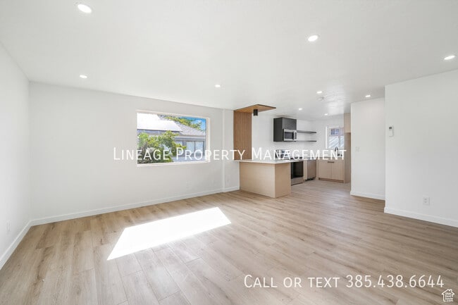 Building Photo - 286 Downington Ave S