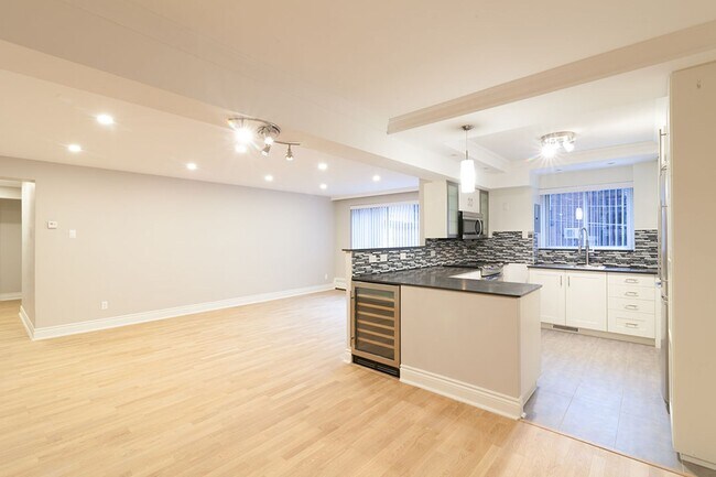 Building Photo - 3421 Rue Drummond