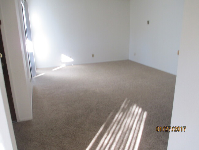 Building Photo - East Side Townhouse