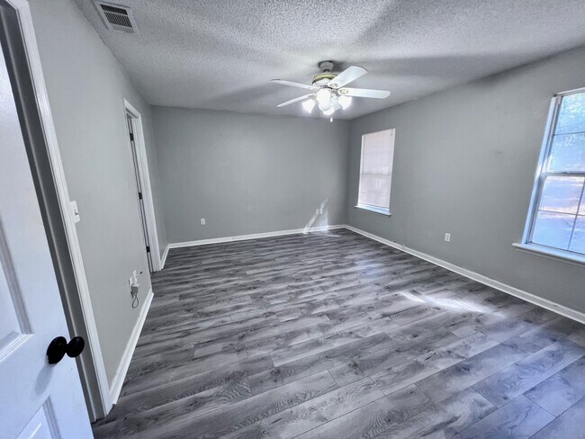Building Photo - 6311 Thomasville Rd